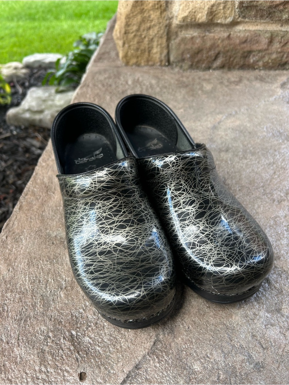 Dansko Womens Sciribble Patent Leather Clogs Nurse Shoes Black Silver 37(6-6.5)